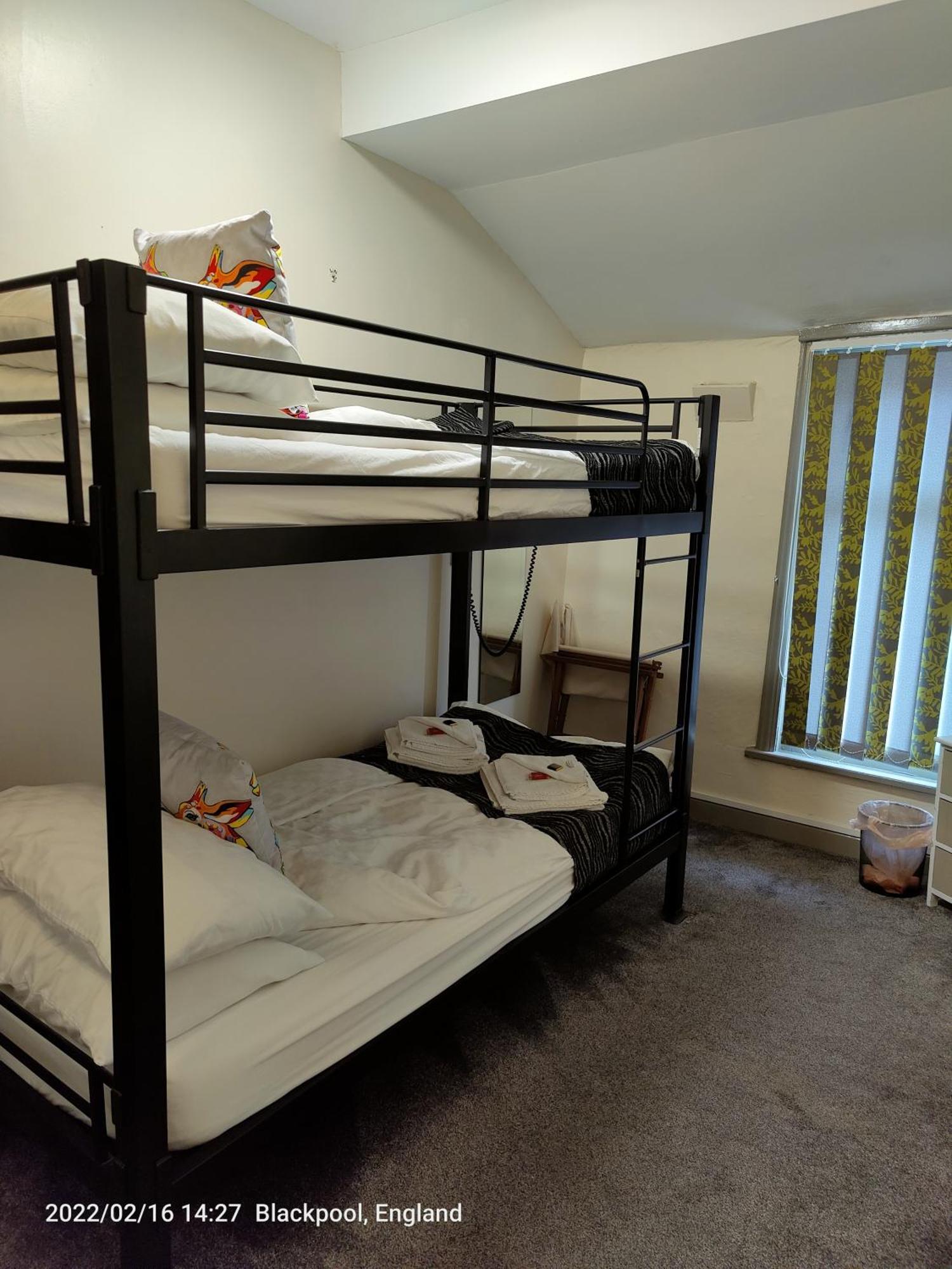 Manor House Bed & Breakfast - Blackpool — Photos 2